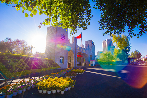 1  西区学校学府路正门